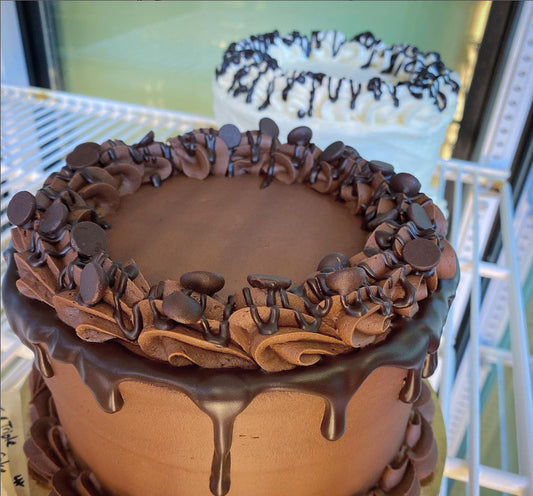 Wedding Cakes vs Wedding Cupcakes: A Breakdown